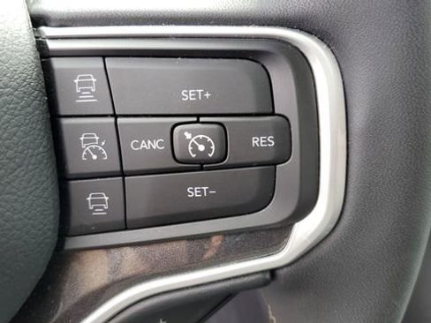 Used 2023 Jeep Wagoneer L 4WD w/ Premium Group I image 17