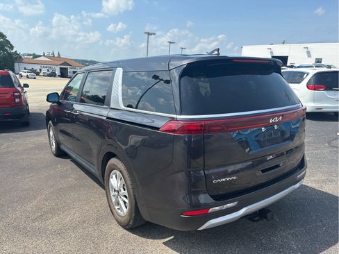 Used 2024 Kia Carnival LX FWD image 7