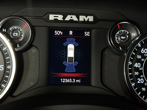 Used 2024 RAM 2500 Big Horn w/ Sport Appearance Package image 18