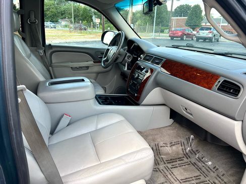 Used 2012 Chevrolet Avalanche LT image 22