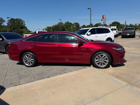 Used 2021 Toyota Avalon XLE FWD image 4