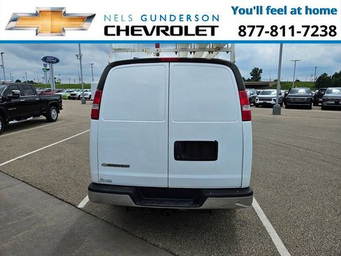 Used 2017 Chevrolet Express 3500 image 5