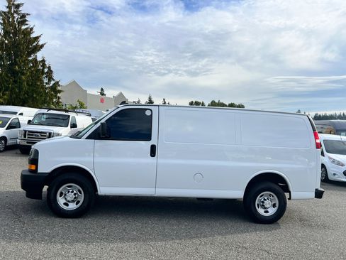 Used 2018 Chevrolet Express 2500 w/ Driver Convenience Package image 4