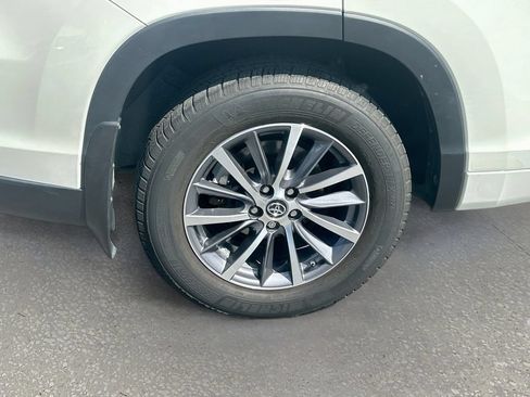 Used 2018 Toyota Highlander XLE AWD/4WD image 31