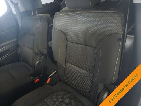 Used 2023 GMC Acadia SLE w/ Driver Convenience Package FWD image 11