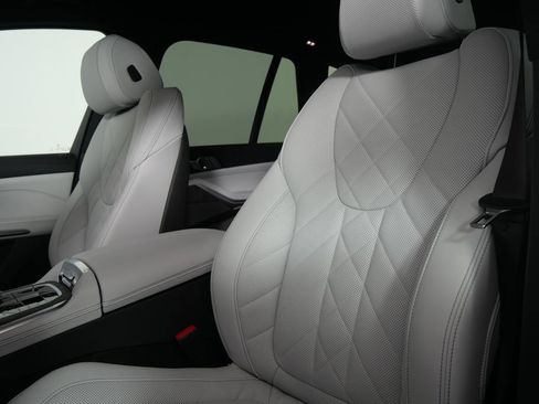 Used 2025 BMW X5 xDrive50e w/ Premium Package image 10