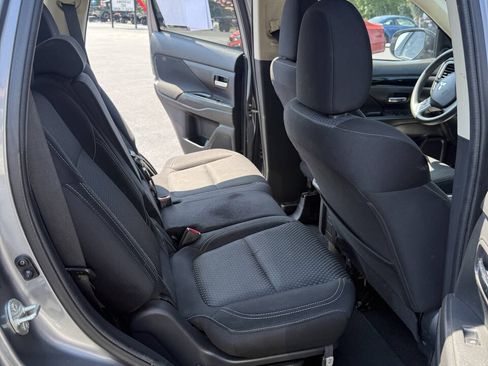 Used 2020 Mitsubishi Outlander ES FWD image 7