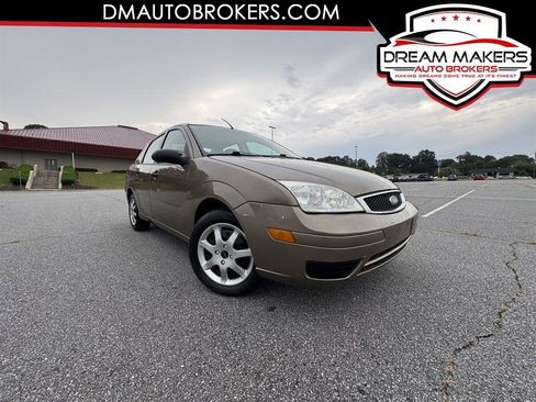 Used 2005 Ford Focus SE image 1