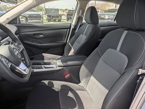 Used 2025 Nissan Sentra SV image 11