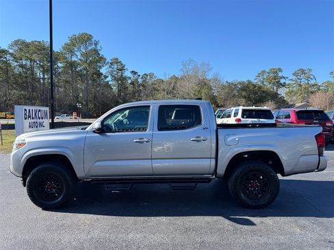 Used 2020 Toyota Tacoma SR image 4