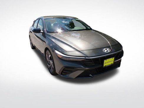 Used 2025 Hyundai Elantra Sport FWD image 7