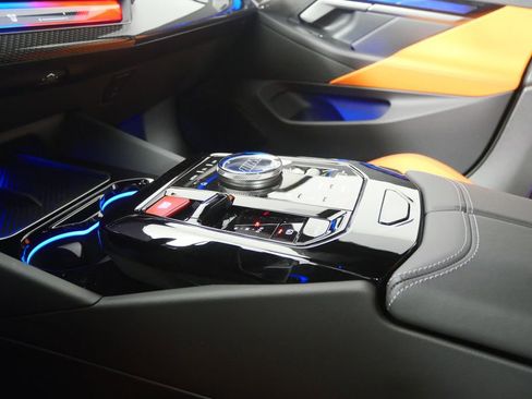 Certified 2025 BMW M5 w/ Carbon Package image 35