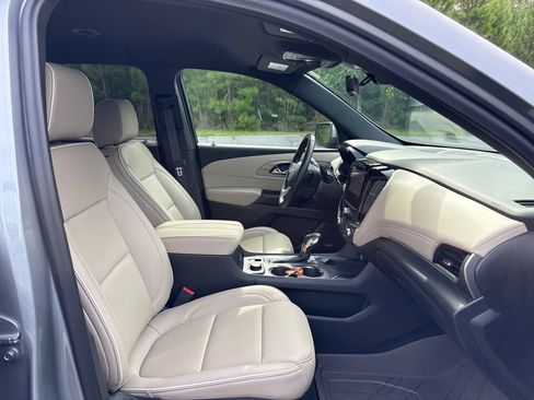 Used 2023 Chevrolet Traverse Premier FWD image 35