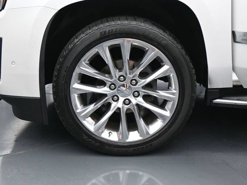 Used 2018 Cadillac Escalade Luxury AWD/4WD image 26