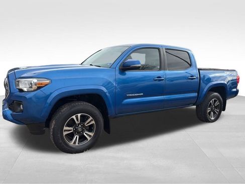 Used 2016 Toyota Tacoma TRD Sport image 11