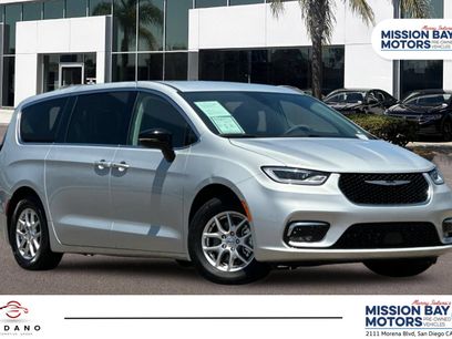 Used 2024 Chrysler Pacifica Touring-L
