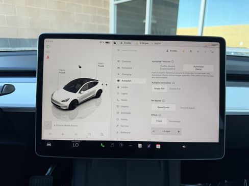 Used 2024 Tesla Model Y 2WD image 19