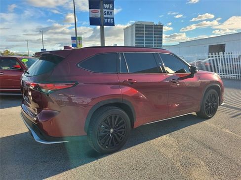 Used 2023 Toyota Highlander XSE image 13
