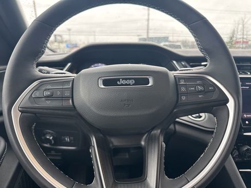 Used 2025 Jeep Grand Cherokee Altitude image 22