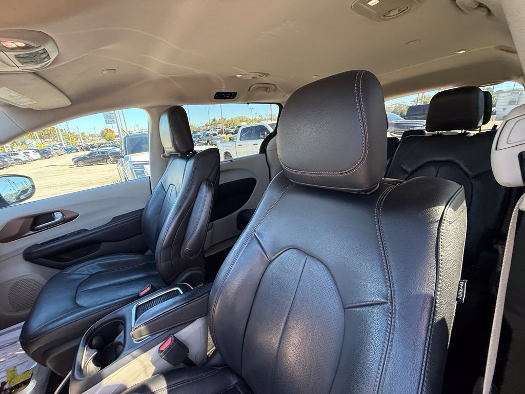Used 2017 Chrysler Pacifica Touring-L Plus w/ Advanced Safetytec Group FWD image 13