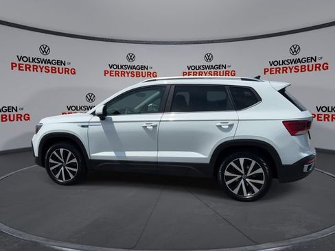 Certified 2023 Volkswagen Taos SE w/ Panoramic Sunroof Package AWD/4WD image 5