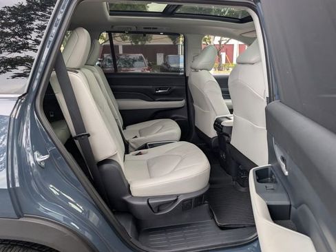 Used 2025 Toyota Grand Highlander AWD image 21