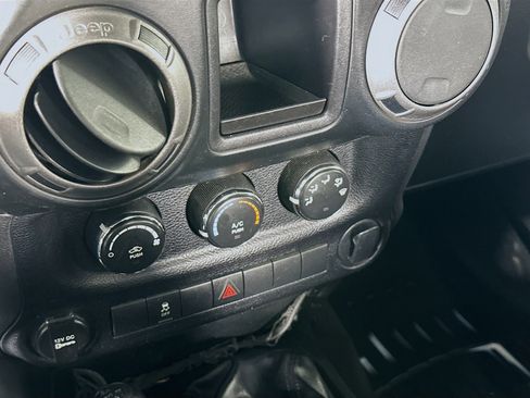 Used 2014 Jeep Wrangler Sport image 19
