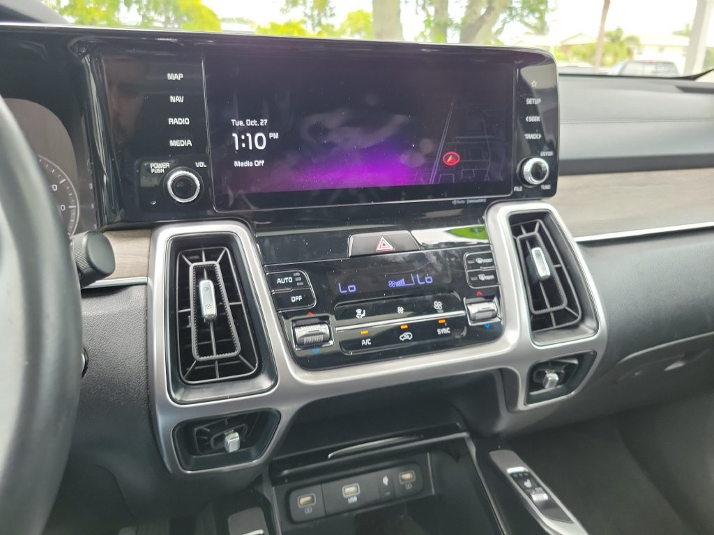 Certified 2023 Kia Sorento EX w/ Panoramic Sunroof Package FWD image 31