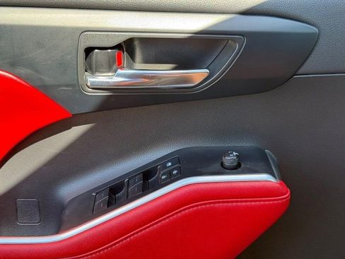 Used 2022 Toyota Highlander XSE FWD image 29