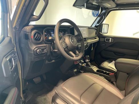 Used 2025 Jeep Gladiator Rubicon AWD/4WD image 6