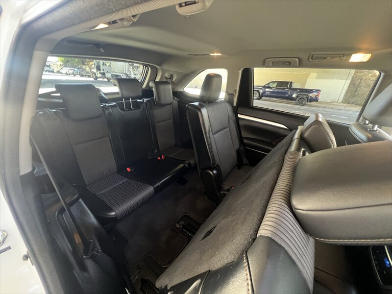 Used 2014 Toyota Highlander Plus FWD image 27