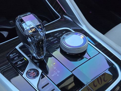 Used 2023 BMW X6 xDrive40i w/ M Sport Package image 21