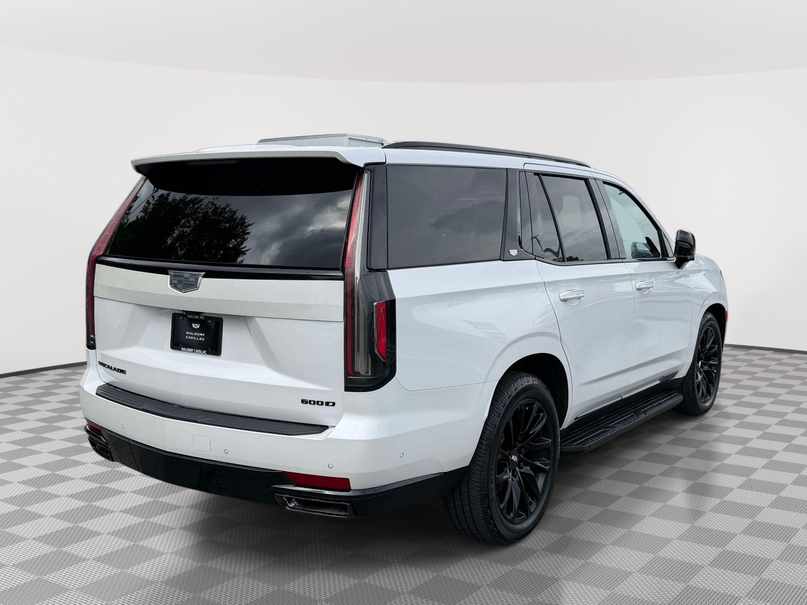 Used 2023 Cadillac Escalade Sport Platinum w/ LPO, ONYX Package AWD/4WD image 2
