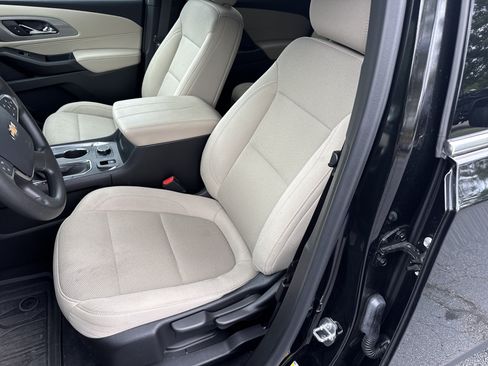 Certified 2023 Chevrolet Traverse LS FWD image 9