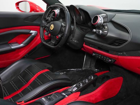 Used 2021 Ferrari F8 Tributo RWD image 34