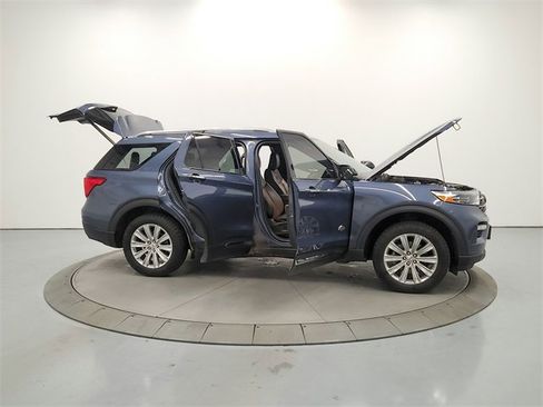 Used 2021 Ford Explorer King Ranch w/ Premium Technology Package image 17