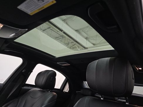 Used 2016 Mercedes-Benz S 550 4MATIC Sedan w/ Premium Package image 19