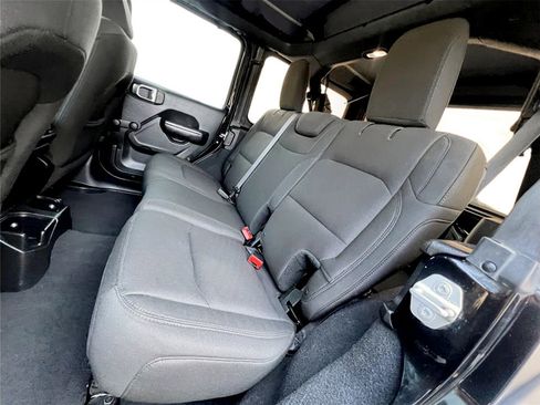 Used 2018 Jeep Wrangler Unlimited Sport image 13