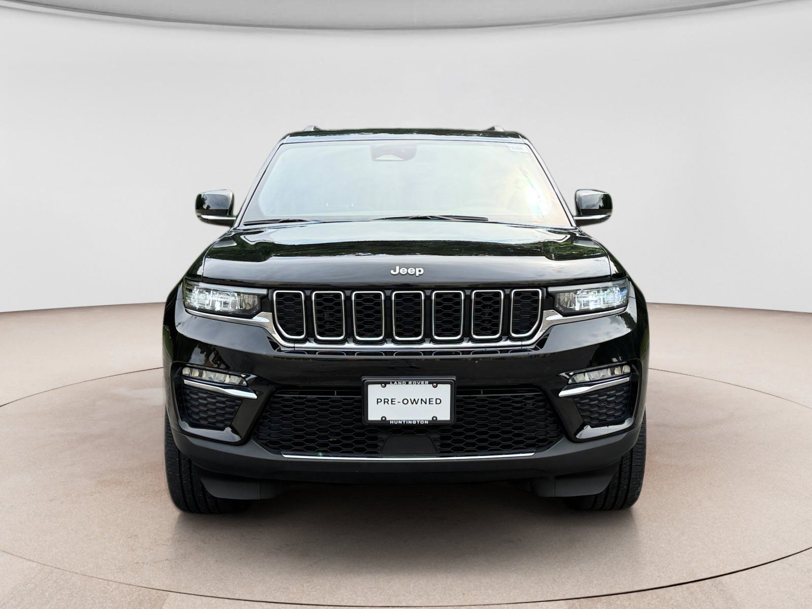 Used 2025 Jeep Grand Cherokee Limited AWD/4WD image 8