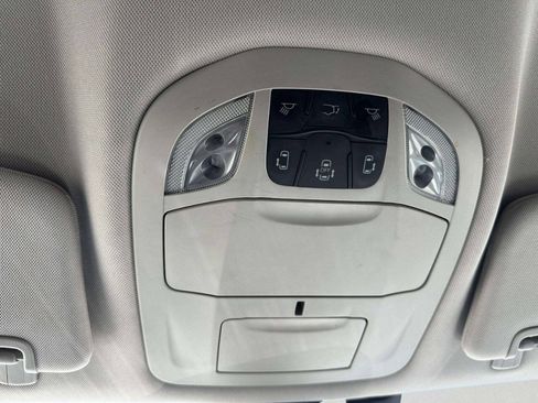 Used 2017 Chrysler Pacifica Touring Plus w/ Tire & Wheel Group FWD image 36