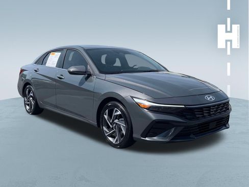 Used 2025 Hyundai Elantra Limited FWD image 1