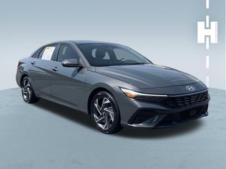Used 2025 Hyundai Elantra Limited FWD video 1