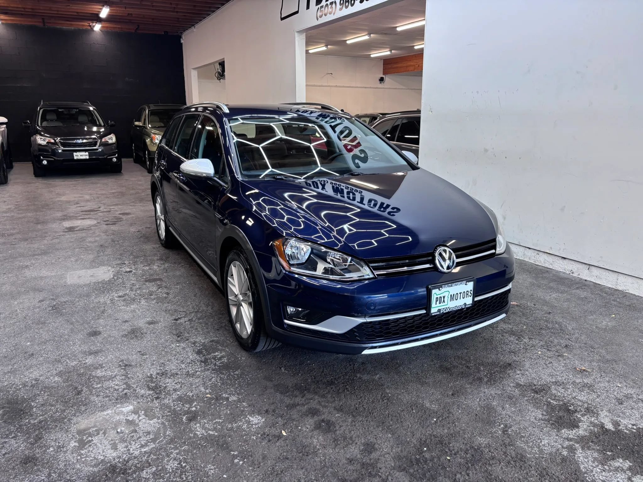 Used 2017 Volkswagen Golf Alltrack SE AWD/4WD image 2