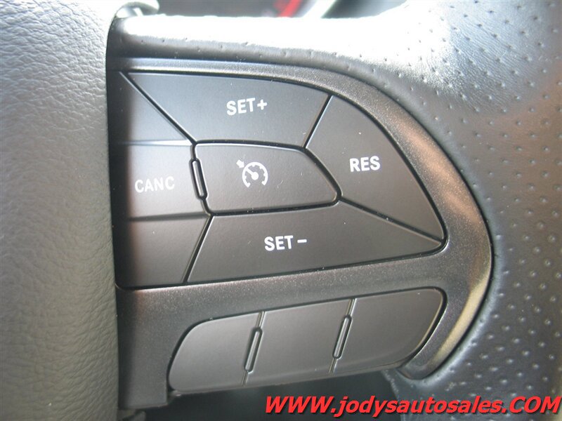 Used 2019 Dodge Durango SXT AWD/4WD image 12