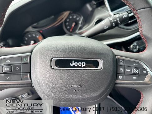 Used 2025 Jeep Compass Trailhawk AWD/4WD image 22