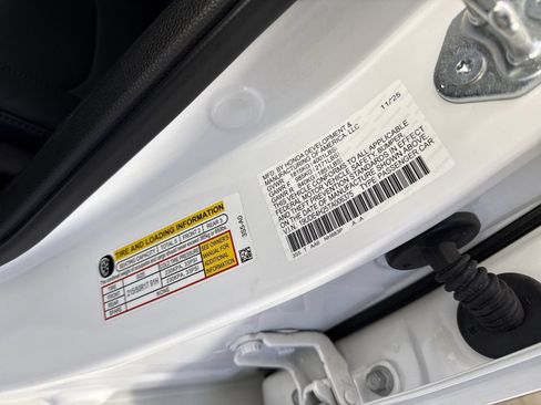 Certified 2026 Acura Integra FWD image 38