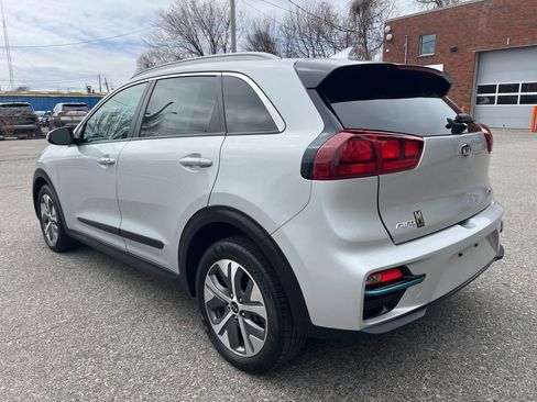 Used 2019 Kia Niro EX w/ Cold Weather Package 2.0 FWD image 3