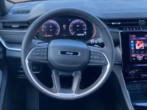 New 2025 Jeep Grand Cherokee Laredo X w/ Luxury Tech Group I AWD/4WD image 37