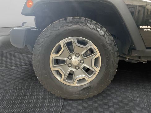 Used 2017 Jeep Wrangler Unlimited Rubicon w/ Cold Weather Group image 14