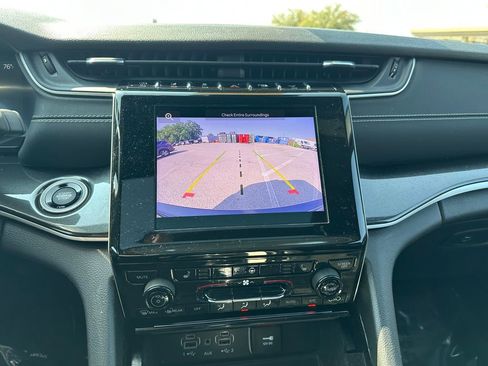 Used 2022 Jeep Grand Cherokee Altitude image 18